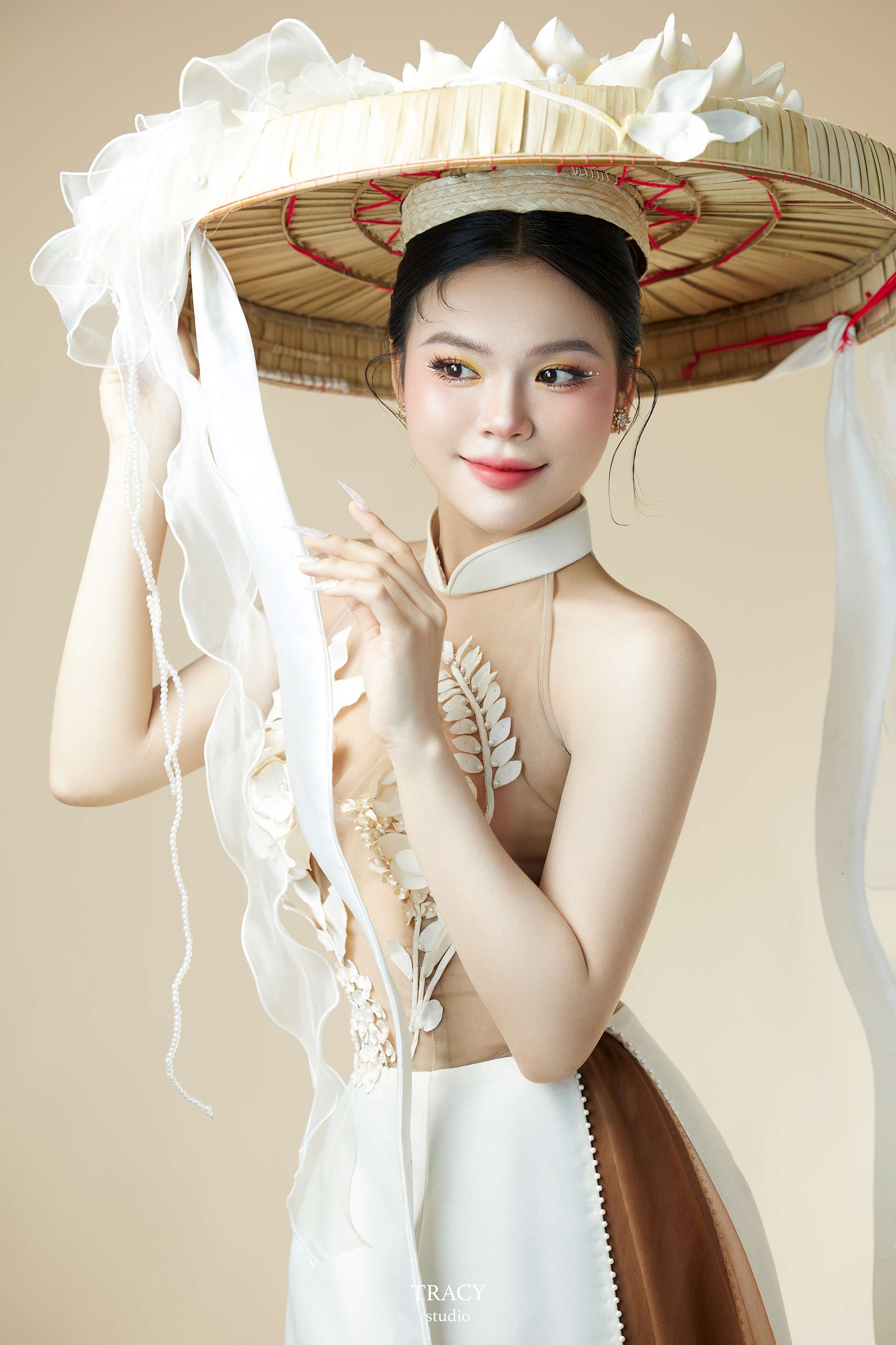 frontend/img/gallery/tinh-khoi-ao-dai-viet/tracy-studio-chup-ca-si-ngoc-linh (1).jpg
